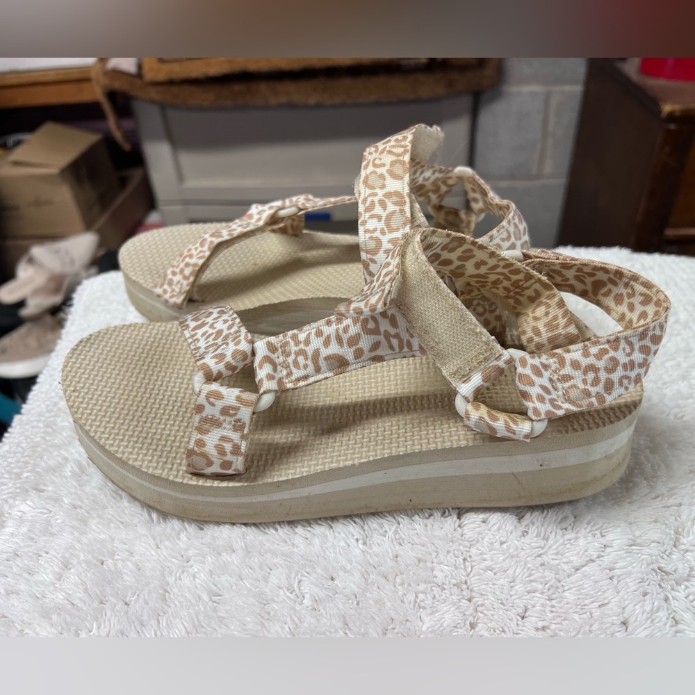 Womens sandals size 8 - Picture 3 of 5